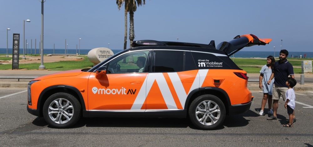 Rear view MoovitAV and Mobileye robotaxi