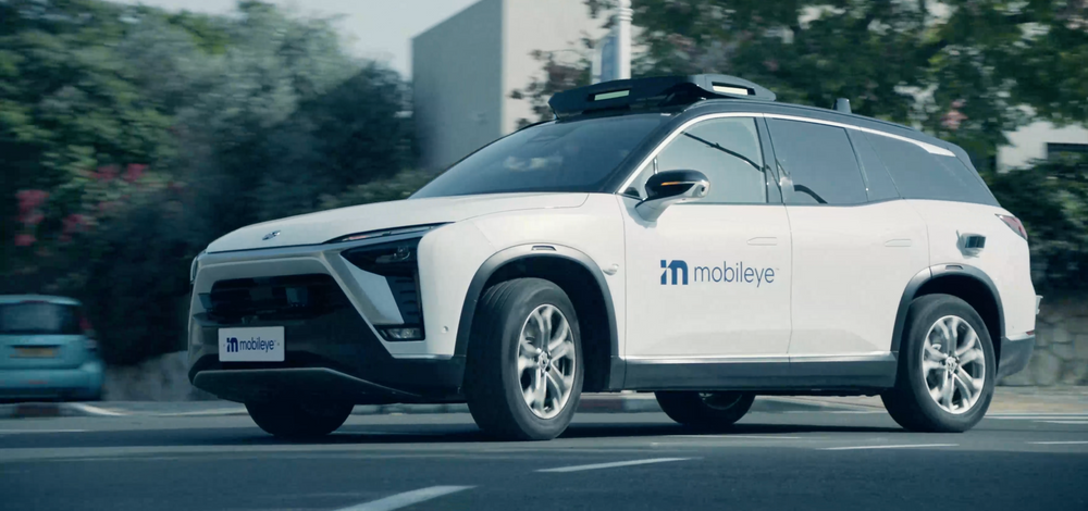 A NIO ES8 equipped with Mobileye’s self-driving hardware and software. 