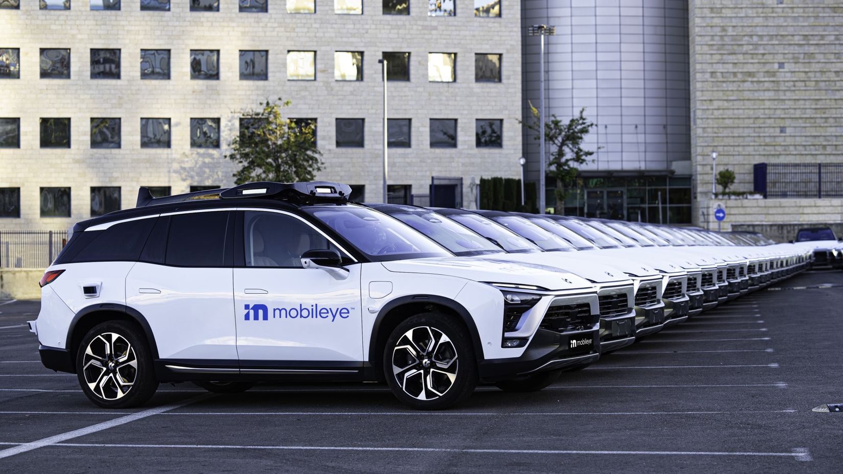 A fleet of NIO ES8 robotaxis powered by Mobileye Drive™ outside our headquarters in Jerusalem, Israel.