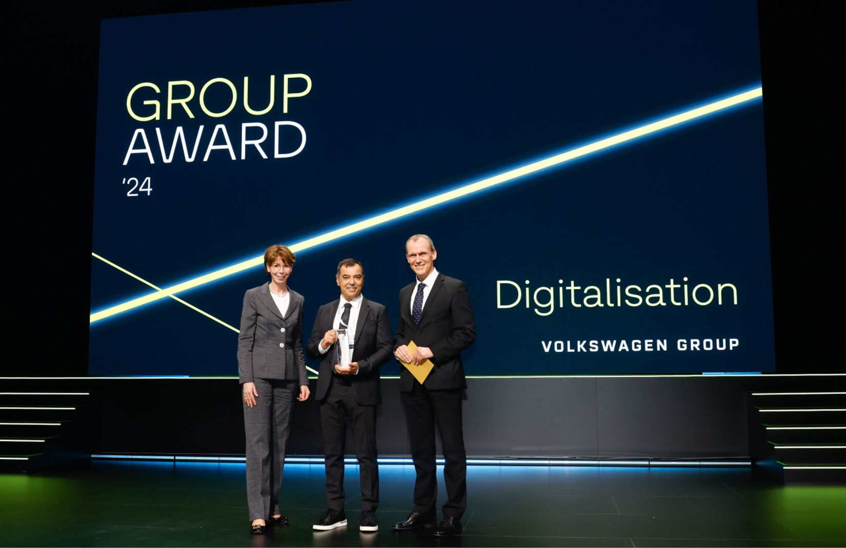 Mobileye accepts Volkswagen Group's 2024 award for supplier excellence in Digitalization category (Photo: Business Wire).
