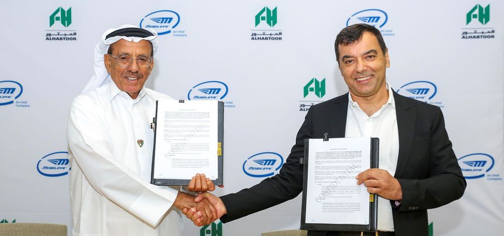 Mobileye CEO Prof. Amnon Shashua signs deal with Al Habtoor Motors in the United Arab Emirates